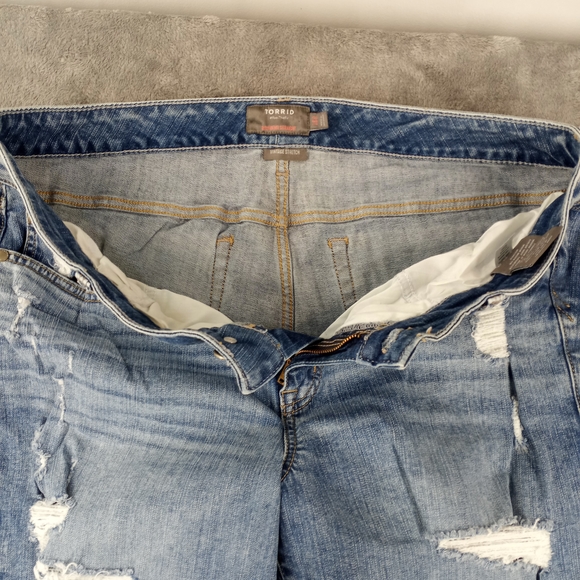 torrid Women's Light Wash Distressed Skinny Jeans Size 16R - Picture 4 of 16
